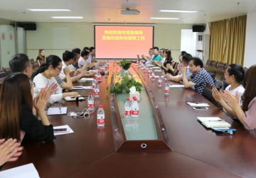 <b>政企合作情系民生 巨硅科技與華容縣政府?dāng)y手推進(jìn)智慧醫(yī)療民生事業(yè)</b>