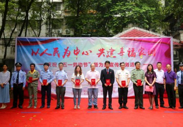 全面開展社區(qū)居家養(yǎng)老服務(wù)，讓關(guān)愛恰到需處