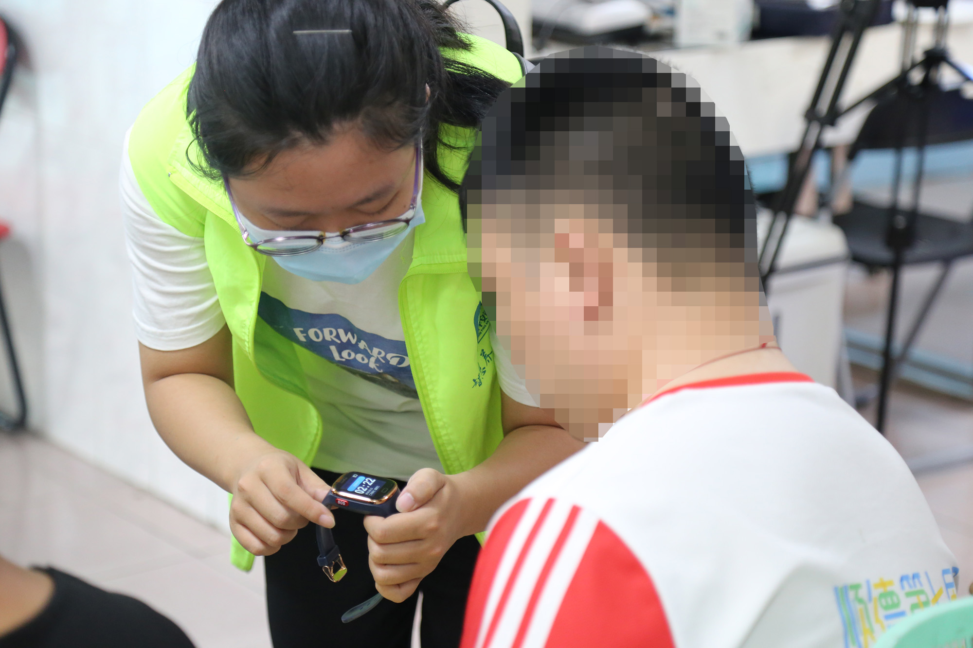 山東：定位手環助失智老人“迷途得返”